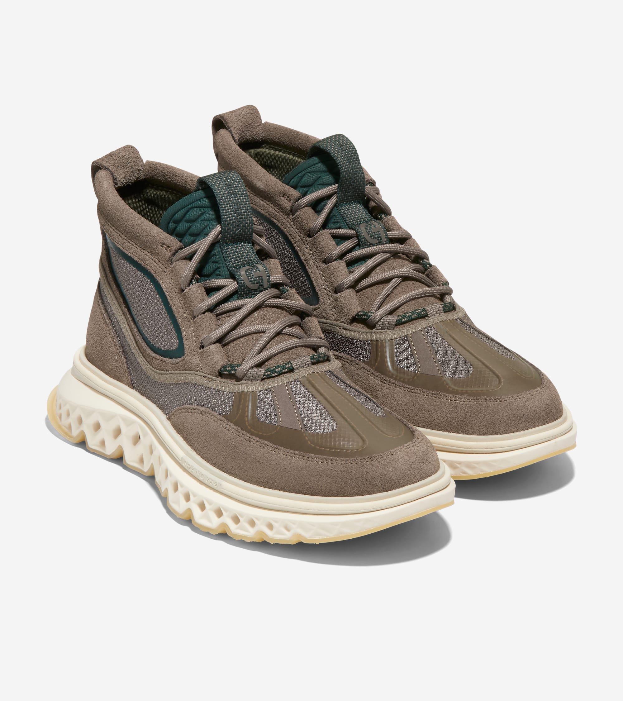 Hombre 5.ZERØGRAND WRK Water-Resistant Chukka Boot - Image 5